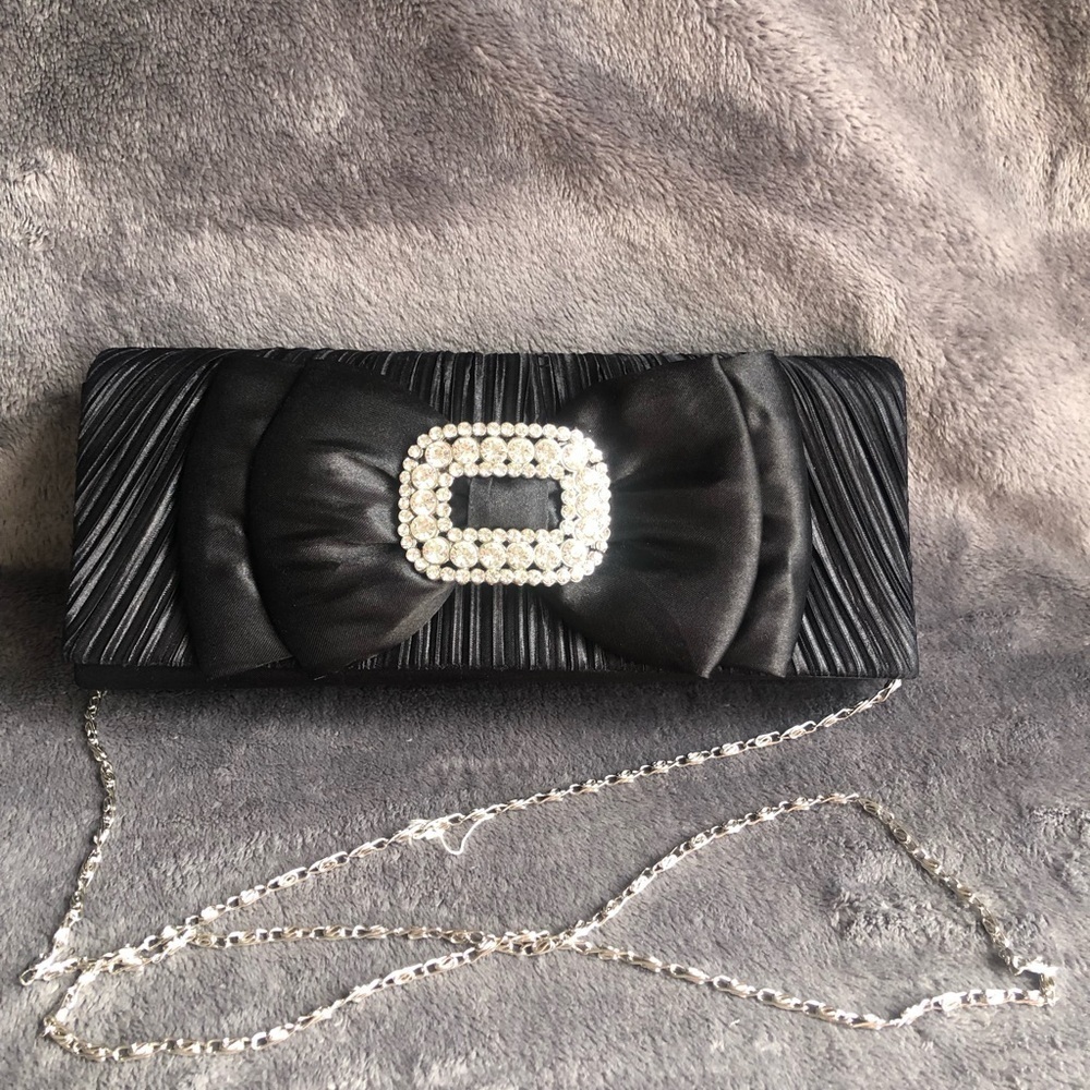 𝅺WHITTALL & Shon Black Rhinestone brooch with a‎ bow clutch or shoulder purse